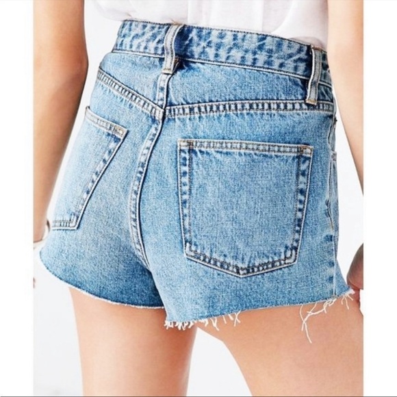 Sz30 BDG Cheeky Super High Rise Denim Shorts in light Wash NWT - Picture 3 of 9